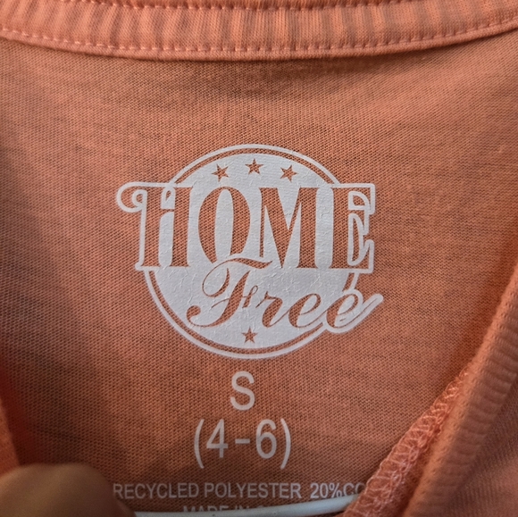 Cute, short sleeve peach graphic t shirt. Worn once. Size small. - Picture 2 of 3